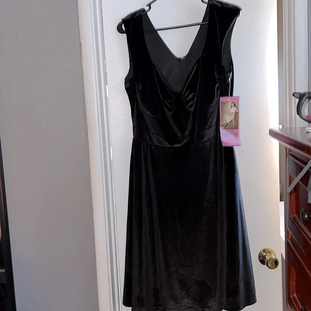 Bettie Page Black Bettie on holiday dress - Picture 2 of 7